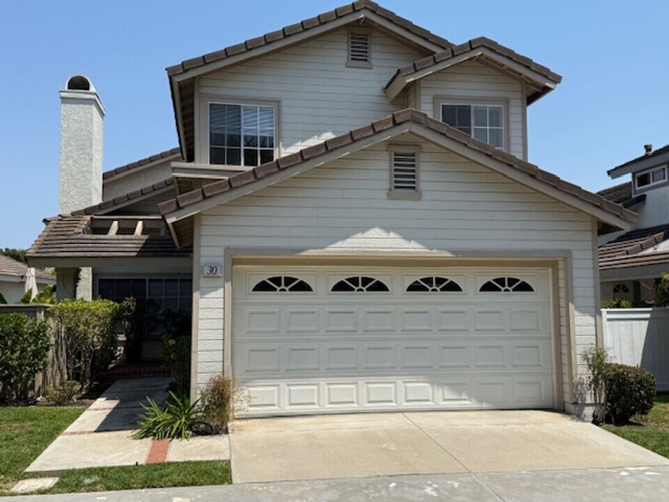 30 Briarglen in Irvine, CA - Building Photo