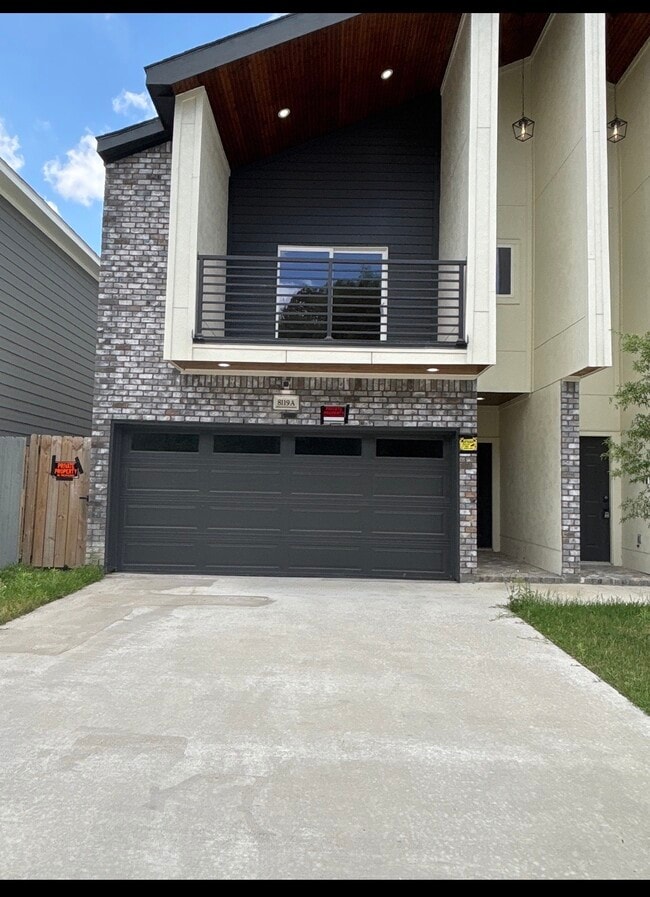 8119 Venus St