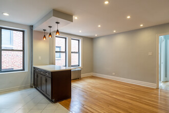 220 Cabrini Blvd in New York, NY - Building Photo - Interior Photo