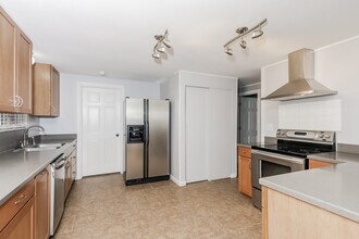 403 Brownstone Dr in Englewood, OH - Building Photo - Building Photo