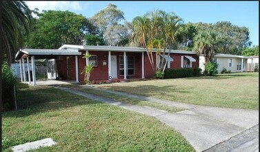 4379 Neptune Dr SE in St. Petersburg, FL - Building Photo - Building Photo