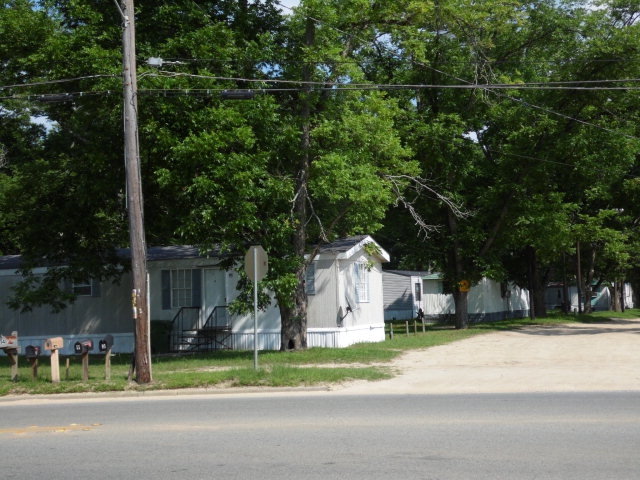 Smith Mobile Home Park in Lyons, GA - Foto de edificio