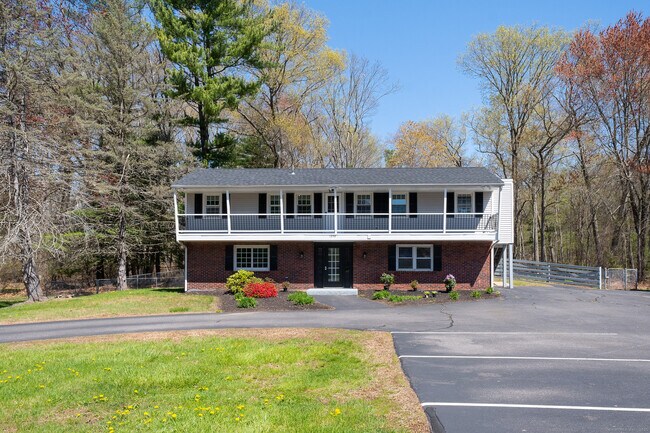 1250 Ellington Rd in South Windsor, CT - Building Photo - Building Photo