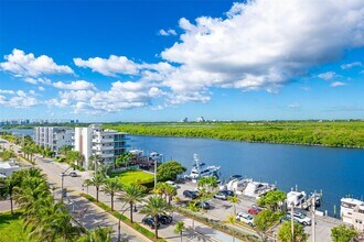 3111 N Ocean Dr in Hollywood, FL - Foto de edificio - Building Photo