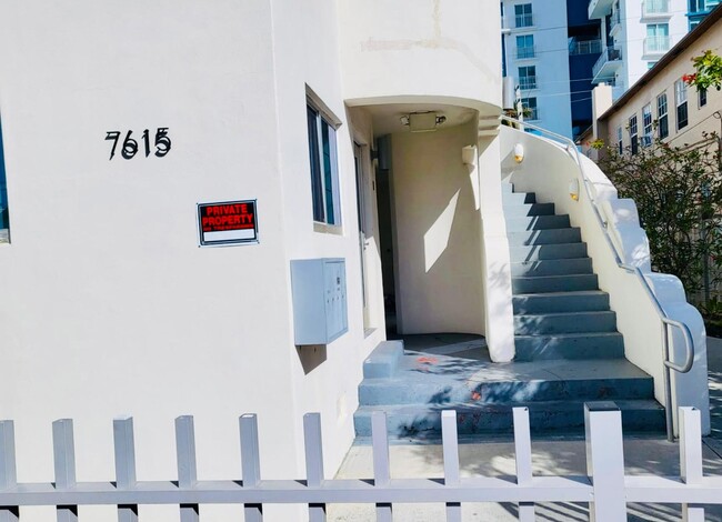 7615 Harding Ave, Unit #4 in Miami Beach, FL - Building Photo - Building Photo