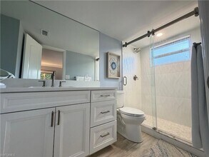 960 7th St S in Naples, FL - Foto de edificio - Building Photo