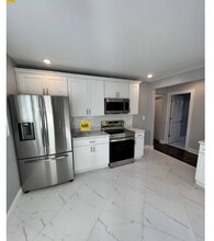 12 Lawrence St, Unit 12 in Watertown, MA - Building Photo - Building Photo