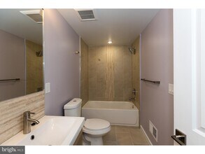 2015 S Hutchinson St, Unit 11 in Philadelphia, PA - Building Photo - Building Photo