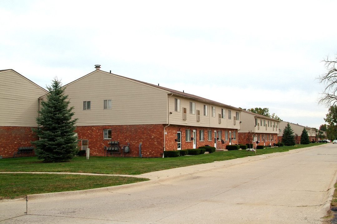 Goddard Estates in Taylor, MI - Building Photo