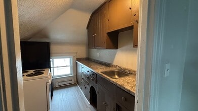 46 Walnut St in Palmer, MA - Building Photo - Building Photo