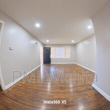 6163 E Boston St in Wichita, KS - Foto de edificio - Building Photo