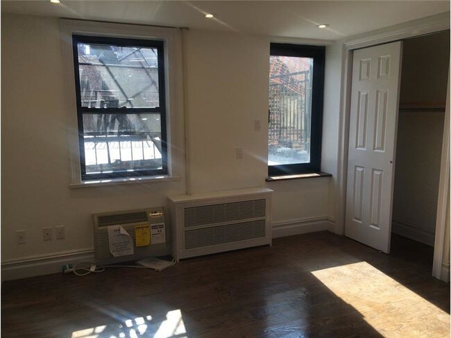 224 W 13th St-Unit -#R3 in New York, NY - Building Photo - Building Photo