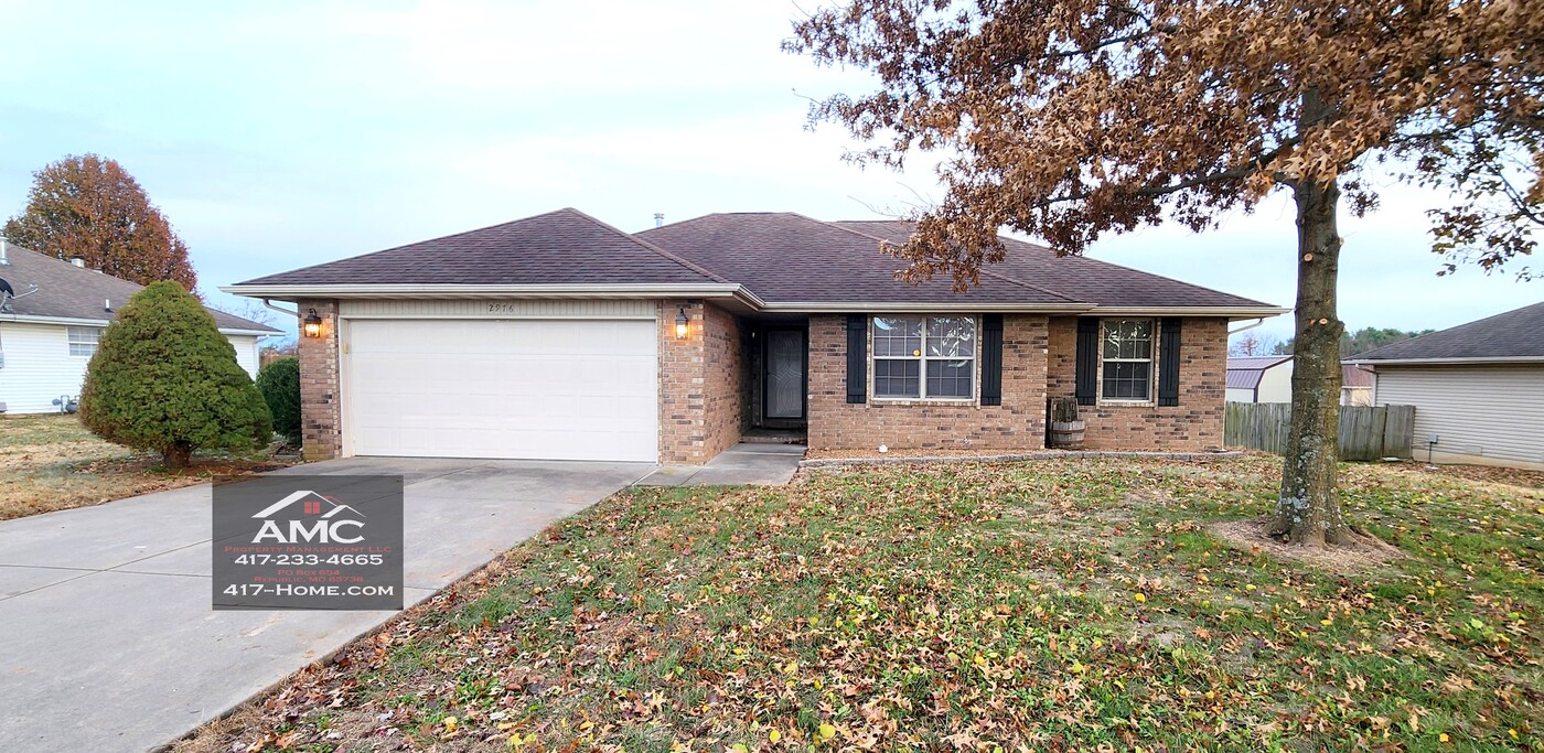2976 E Morris St in Republic, MO - Foto de edificio
