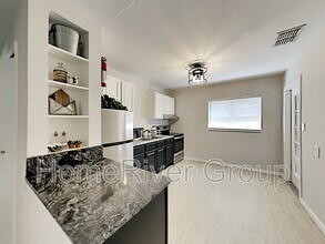 39205 Park Dr in Zephyrhills, FL - Building Photo - Building Photo