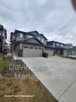 16230-16219 19 Ave SW in Edmonton, AB - Building Photo