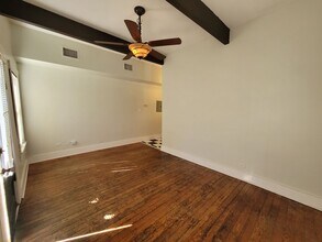 113 Vitra Pl-Unit -Unit 1 in San Antonio, TX - Building Photo - Building Photo