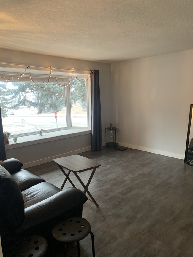 5803 Dalridge Hl NW in Calgary, AB - Building Photo - Building Photo