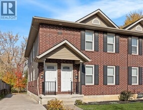 528 Chippawa St in Windsor, ON - Foto de edificio - Building Photo