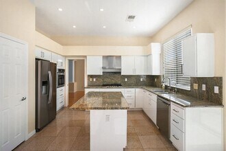 2120 Waterbury Ln in Las Vegas, NV - Building Photo - Building Photo