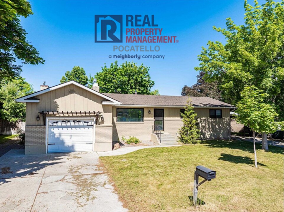 33 Temple Ave in Pocatello, ID - Building Photo