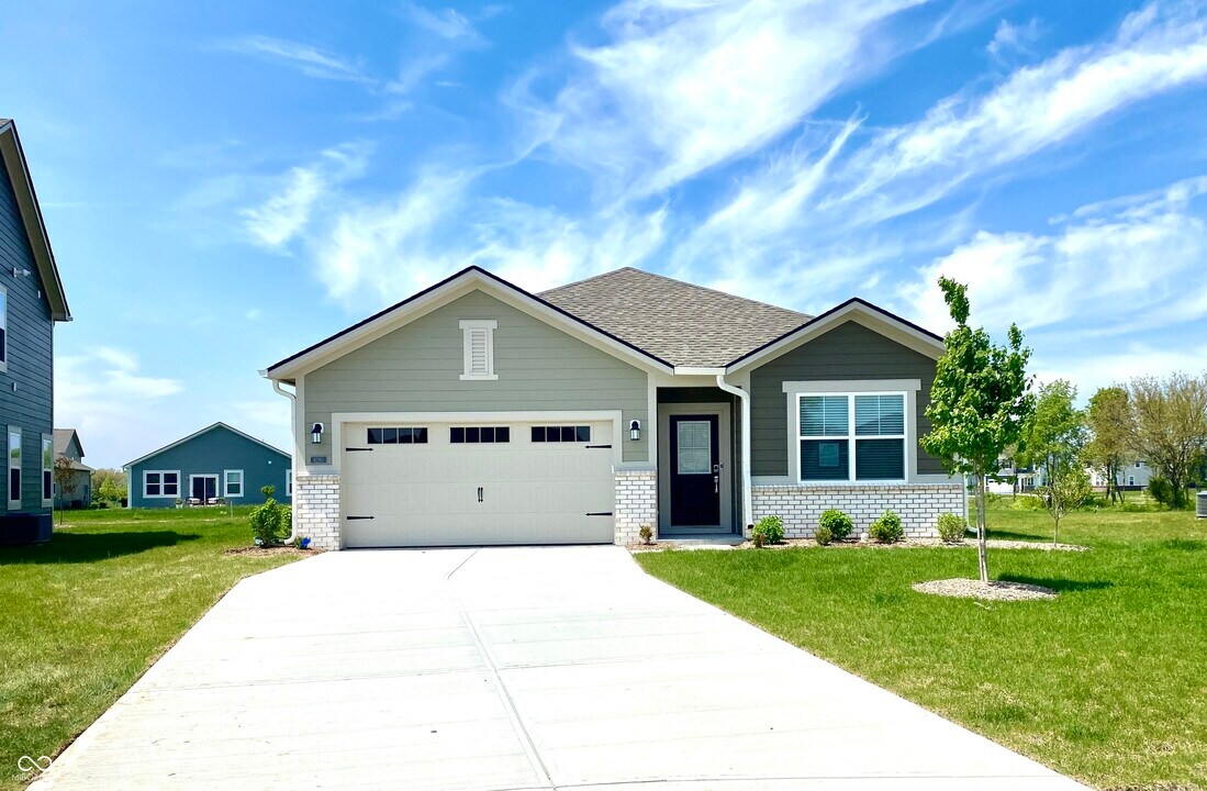 6290 Cypress Ct in McCordsville, IN - Building Photo