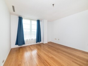 20 Webster St, Unit 410 in Brookline, MA - Foto de edificio - Building Photo