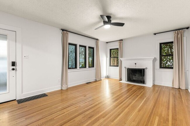 8606 N Seward Ave in Portland, OR - Building Photo - Building Photo