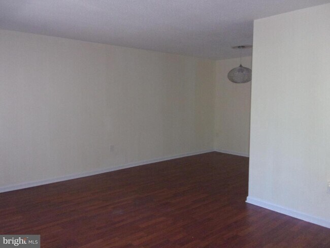 27 Chiswick Dr in Lindenwold, NJ - Building Photo - Building Photo