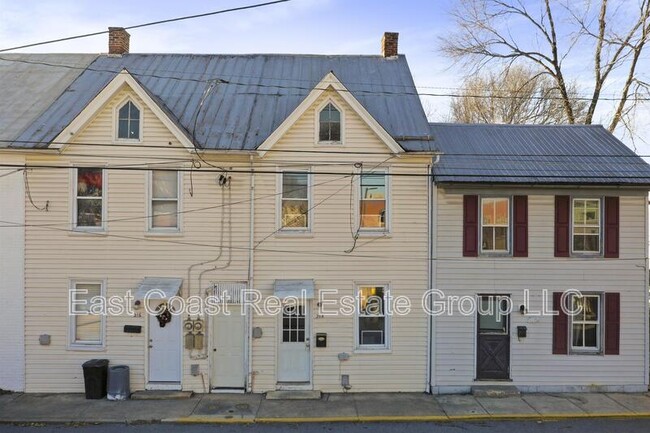 218 N College St in Martinsburg, WV - Building Photo - Building Photo