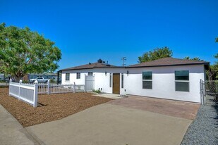 199 Twin Oaks Cir in Chula Vista, CA - Building Photo