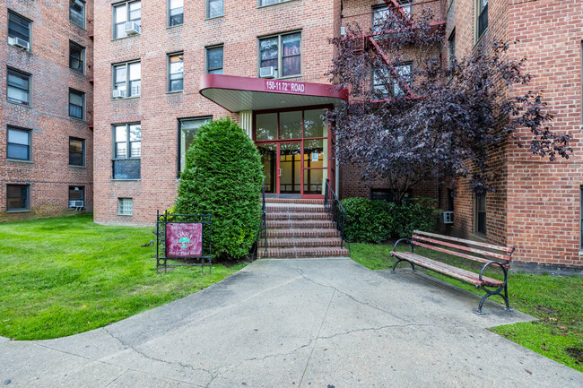 Dara Gardens in Flushing, NY - Foto de edificio - Building Photo