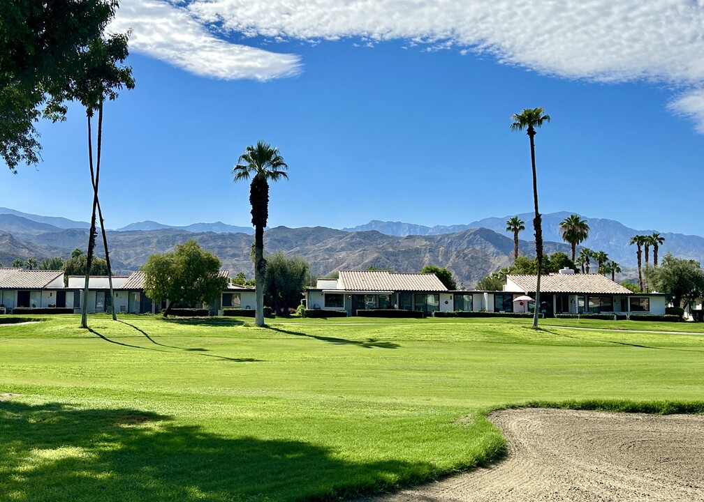 105 Durango Cir in Rancho Mirage, CA - Foto de edificio