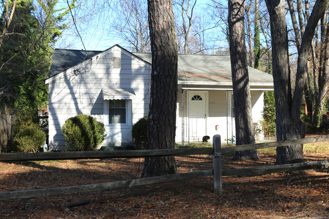 253 Hicks Dr SE in Marietta, GA - Foto de edificio - Building Photo