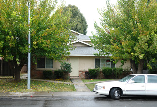 2920 Norcade Cor in Sacramento, CA - Foto de edificio - Building Photo