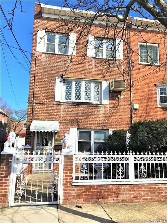 1574 Paulding Ave in Bronx, NY - Building Photo