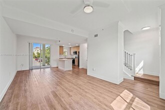 10170 SW 7th St, Unit 372 in Pembroke Pines, FL - Building Photo - Building Photo