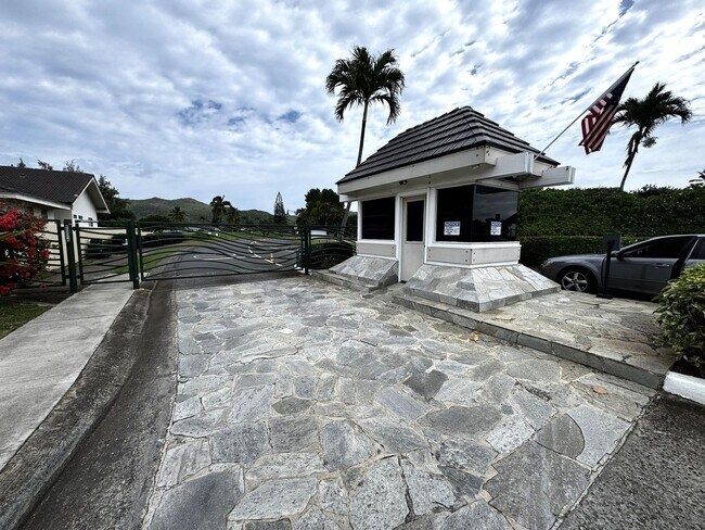 7852 Makaaoa Pl in Honolulu, HI - Building Photo - Building Photo