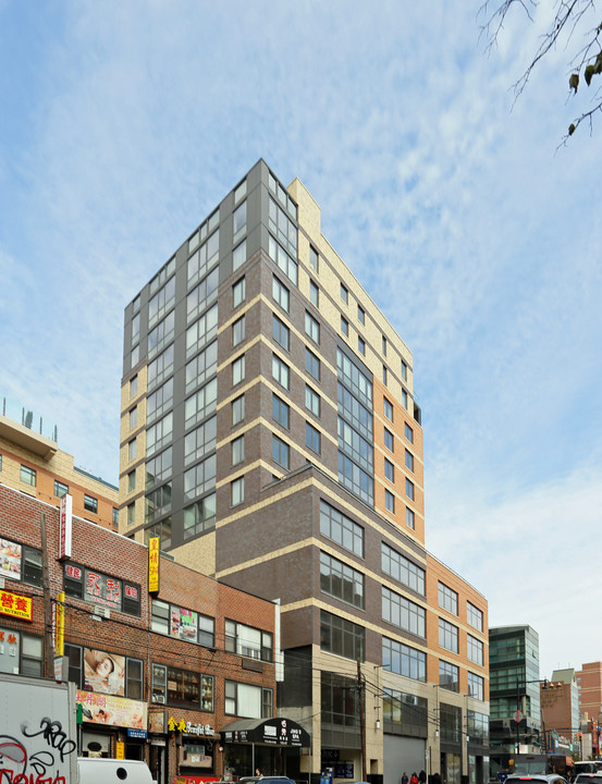 1 Fulton Square in Flushing, NY - Foto de edificio