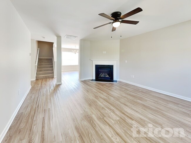 747 Markham Cir in Moore, SC - Foto de edificio - Building Photo