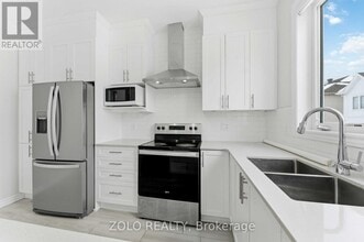 4130 Obsidian St in Ottawa, ON - Building Photo - Building Photo