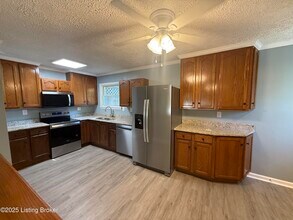 10507 Millers Ln in Louisville, KY - Building Photo - Building Photo