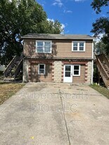 16012 E T C Lea Rd in Independence, MO - Building Photo