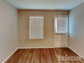 908 Lady Bird St in Ennis, TX - Building Photo - Building Photo