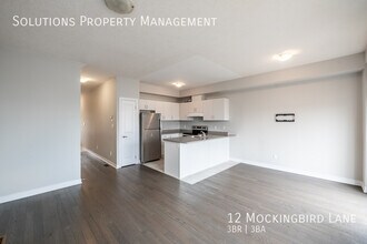 12 Mockingbird Ln in Hamilton, ON - Building Photo - Building Photo