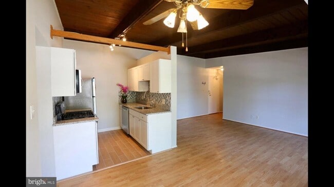 4949 Americana Dr, Unit 203 in Annandale, VA - Building Photo - Building Photo