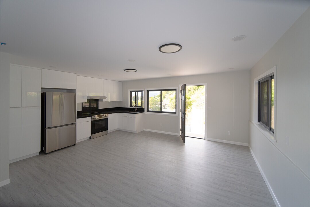 99-806 Aliipoe Dr, Unit Back 3 in Aiea, HI - Building Photo