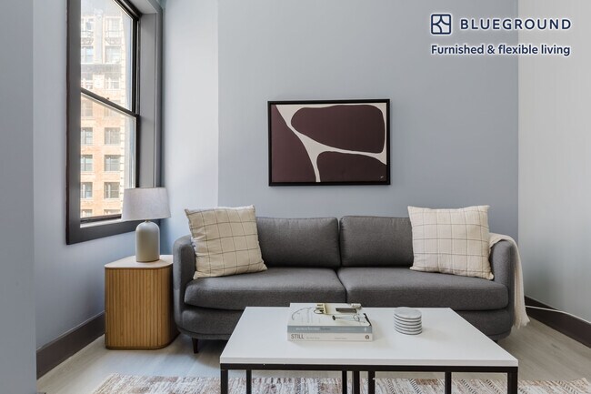 161 W 54th St in New York, NY - Building Photo - Building Photo