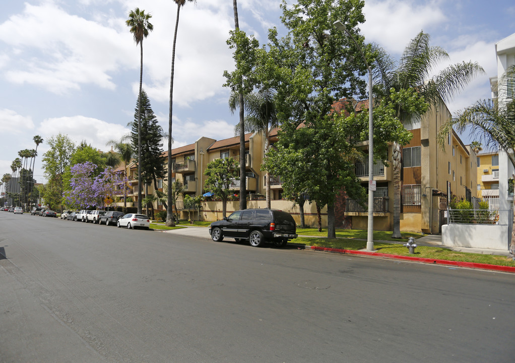 Manhattan Place Condominiums in Los Angeles, CA - Building Photo