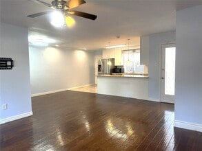 6315 Deerwood Rd in Houston, TX - Foto de edificio - Building Photo