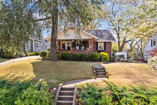 211 Grove Rd in Greenville, SC - Building Photo